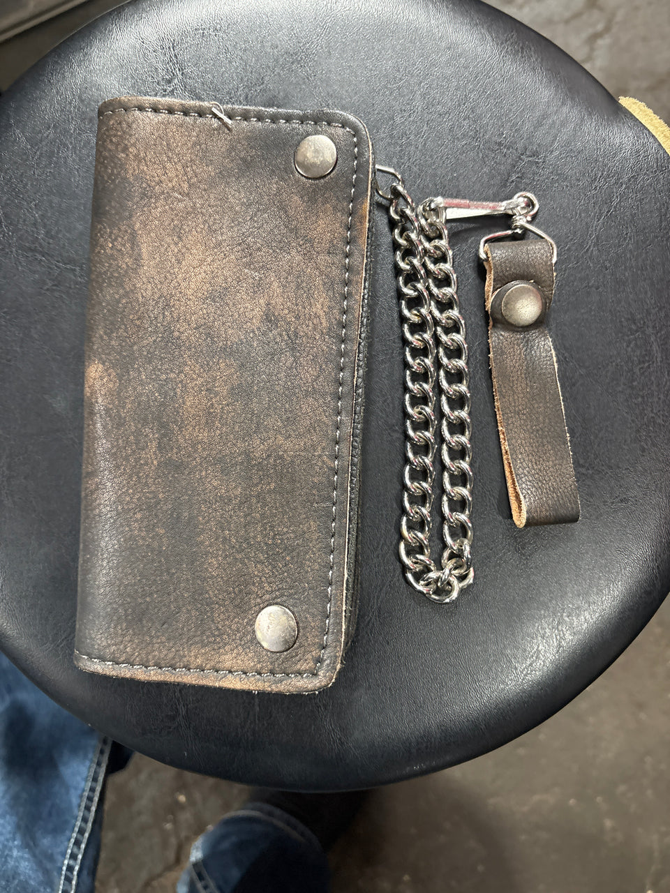 BROWN AC51-12HD BIFOLD BROWN CHAIN WALLET